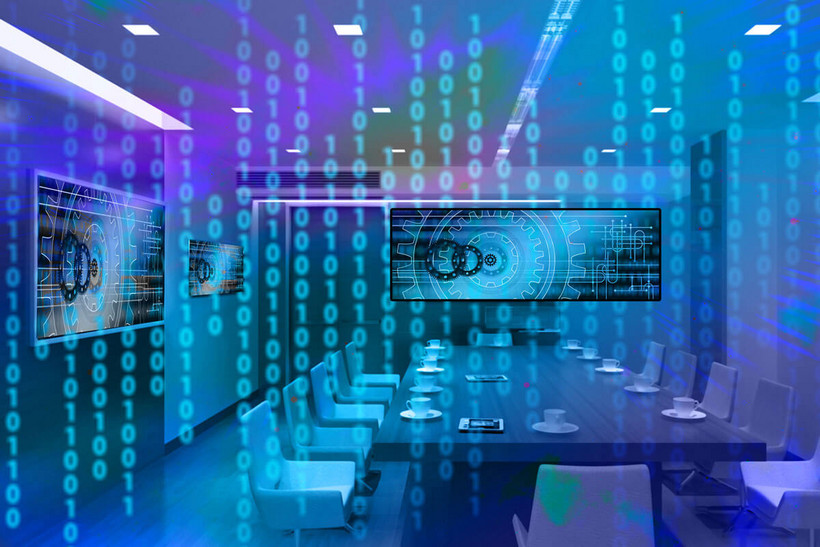Das Bild zeigt einen leeren Konferenzraum mit mehreren Bildschirmen, gesehen durch eine lila-blaue Zahlenmatrix.