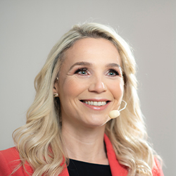 Dr. Eva Brandt Dr. Eva Brandt