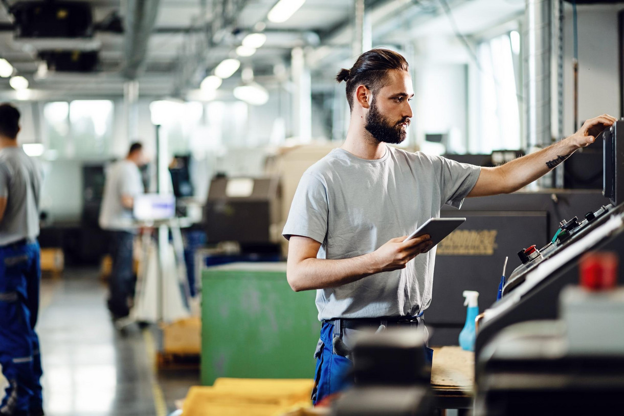 Fertigung Produktion Wartung Qualität Kontrolle Fertigung Produktion Wartung Qualität Kontrolle