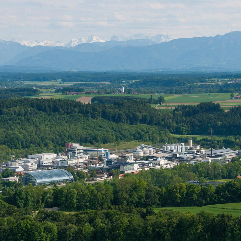 Wie Alzchem mit smapOne Prozesse digitalisiert und tausende Stunden Arbeitszeit spart